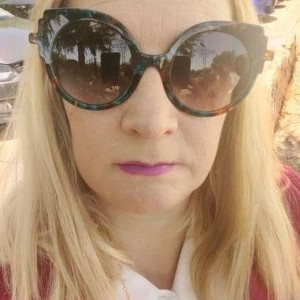 Cerco lavoro di baby Sitter / coll domestica / ass anziani /