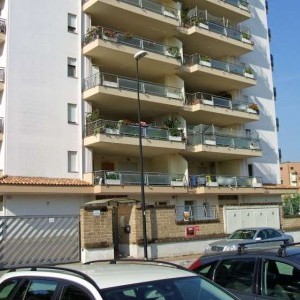 PESCARA, mt. 200 Università,m affitto a studentesse camere ben arredate.