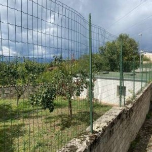 L'Aquila est vendesi edificio + porzione di terreno uso orto.per informazioni contattare 3286925655