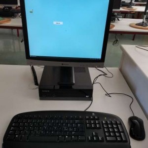 Vendo Desktop Gigabyte Chassis + monitor + tastiera