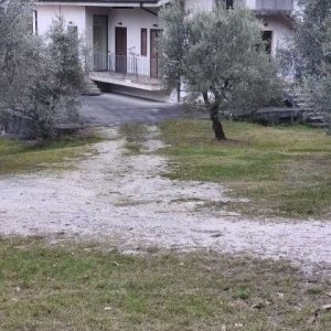Isola del Gran Sasso  casale per giorni capodanno ben collegato, riservato, molto panoramico, adatto a amanti del verde solo persone/gruppi seri.