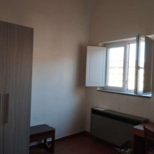 PETTINO STANZA SPAZIOSA E LUMINOSA