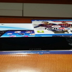 Ps vita+fifa 14+memory card 4 gb