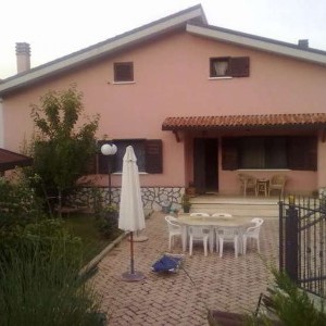 l'aquila villa bifamiliare con giardino