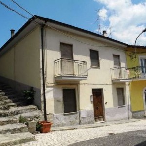 Abitazione indipendente a Bazzano (AQ)