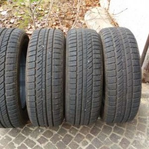 Vendo 4 pneumatici invernali Bridgestone Blizzak LM-30