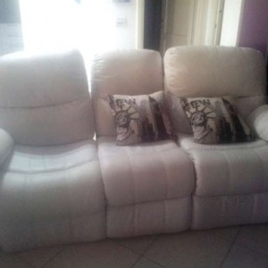 DIVANO IN ECOPELLE BIANCO TRE POSTI CON LONGUETTE