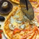 pizza peperoni, funghi, prosciutto e carciofi