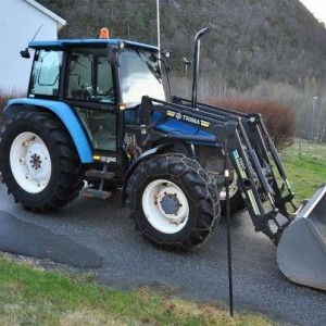 New Holland 5635