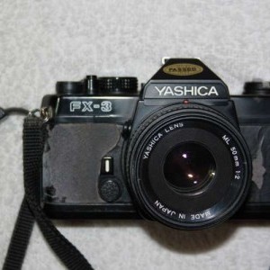 macchina fotografica Yaschica FX-3 a rullino