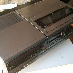 Videoregistratore Hitachi VHS e telecamera Rex