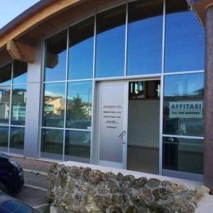 Locale Commerciale fronte strada C.C Pegaso