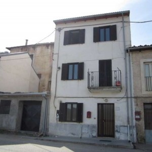 l'Aquila colle di preturo appartamento celo- terra su tre vivelli