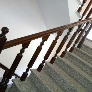 Ringhiera in legno per scala interna