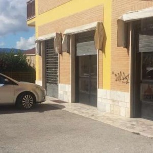 Locale commerciale in via Ugo Piccinini (Piazza D'Armi)