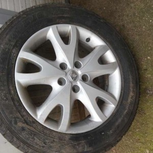 gomme 225/60/17 99q complete di cerchi originali Renault