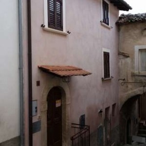 SAN DEMETRIO NE VESTINI Appartamento perfetto parzialmente ammobiliato