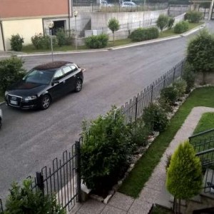Appartamento con corte esclusiva in condominio residenziale.