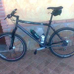 Bicicletta rockrider con freni a disco idraulici shimano.