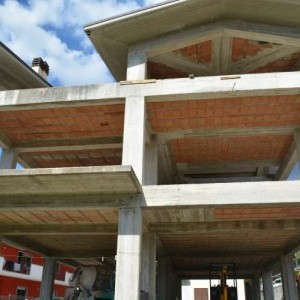 L'Aquila casa singola in costruzione e terreno