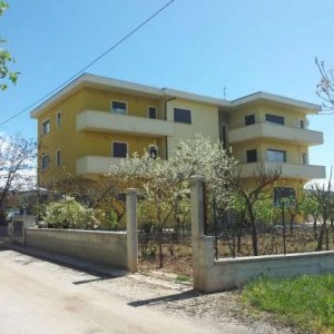 AVEZZANO - Appartamento in piccola palazzina signorile immersa nel verde
