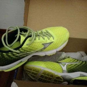 mizuno wave rider 19