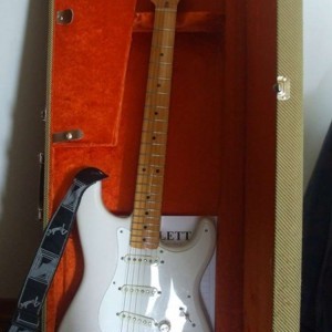 FENDER Stratocaster