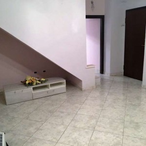 L'Aquila, casa indipendente immersa nel verde fuori Porta Napoli.