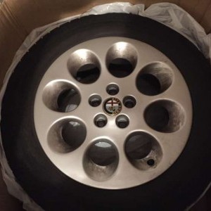 8 cerchi in lega originali Alfa Romeo (4 da 15'' con Gomme neve e 4 da 16'')