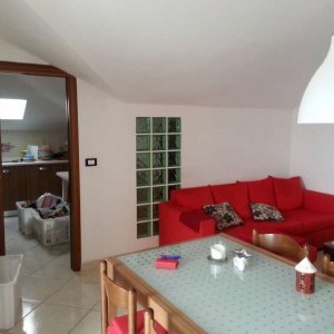 Appartamento Mansardato Zona Acquasanta affittasi
