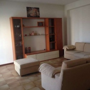 Stanze singole in affitto a studentesse (150mt univ Medicina)