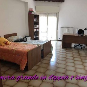 1 posto disponibile in ampia camera doppia x studentessa e/o lavoratrice