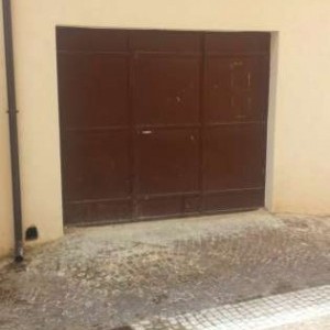 Garage in piazza a barisciano