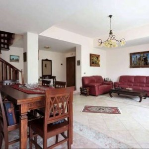 Duplex ristrutturato con giardino