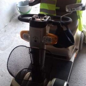 SCOOTER/MOTORETTA ELETTICA PER ANZIANI E DISABILI