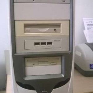 Computer da tavola con accessori