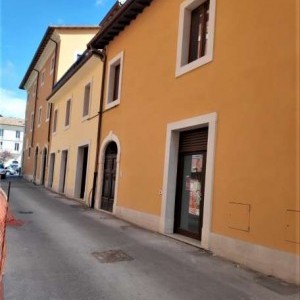 Via Marrelli fronte strada uso negozio/ufficio