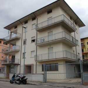 CASA TRIFAMILIARE PORZIONE DI 200MQ