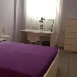 Stanza al centro per studentessa