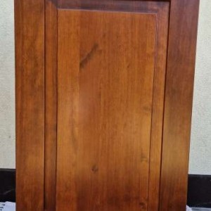 Pensili, cassettiere e ante in noce per una cucina in muratura Municchi