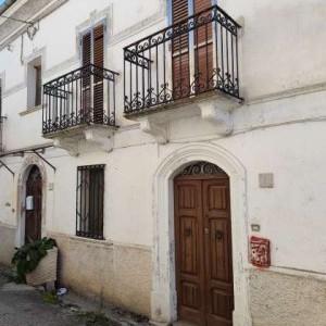 Vendesi casa ammobiliata