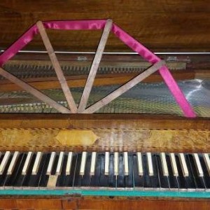 Fortepiano a tavolo  XVIII secolo